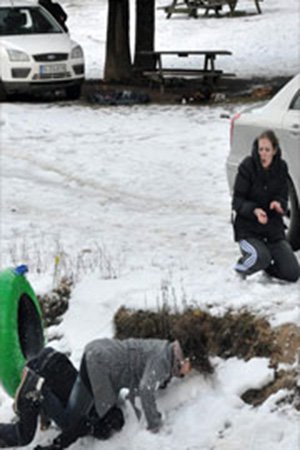 Abant'a yağan kar tatilcilerin yüzünü güldürdü