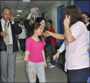 3 öğrenci yedikleri yemekten zehirlendi...