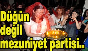 AİBÜ'lü kız öğrencilerden ilginç mezuniyet partisi...