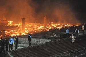 Alevlerin arasından çıkan mahkumlar Bolu'ya gönderildi.