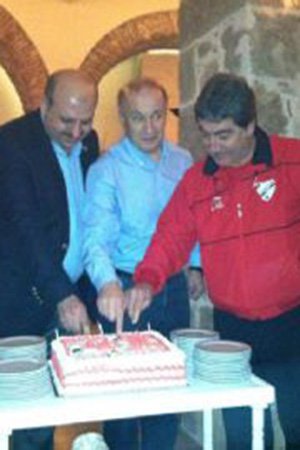 Antalya'da yemekli pastalı kutlama