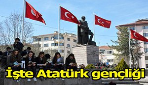 Ata'nın huzurunda kitap okudular