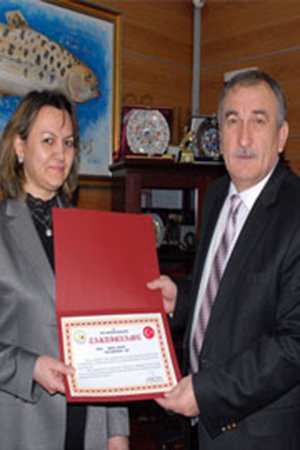 Bakan Yılmaz başarılı personelini takdirle ödüllendirdi