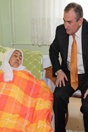 Başkan Yılmaz hastaları yalnız bırakmıyor