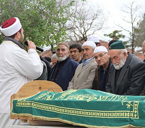 Çatının altında kalan vatandaş toprağa verildi