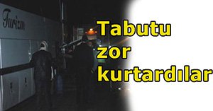 Cenaze taşıyan otobüs alev aldı...