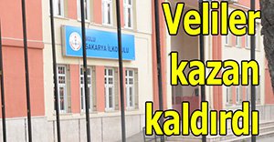 İlköğretim okulunda skandal!