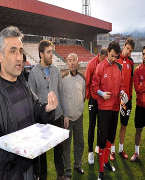 Karabükspor maçı öncesi taraftardan destek...