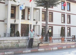 Mudurnu'da güneşle birlikte bahar temizliği başladı