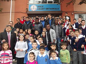 Öğrenciler, Bolusporlu oyuncuları görünce çılgına döndüler...