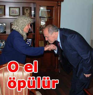 Vali Özçimen depremde ölen Ümit öğretmenin annesini kabul etti