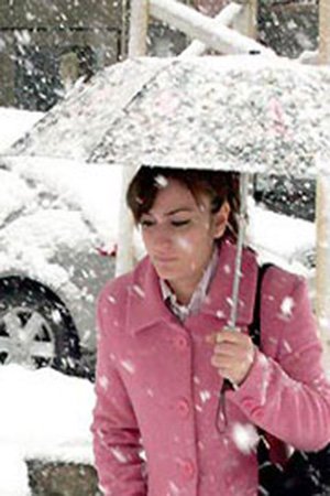 Yoğun yağan kar Gerede'de okulları tatil etti