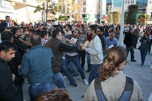 BAŞKANA SALDIRDILAR, BAŞKAN'DA GÜLDÜ