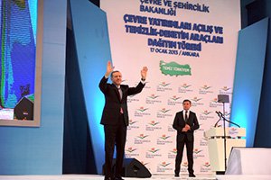 Çevre Bakanlığı'ndan çöp kamyonu hediye edildi