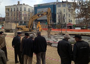 Süs havuzu tarihe karıştı, vatandaşlar üzüntüyle izledi