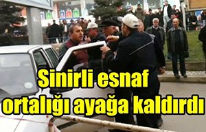 Ters şeride girdi, polislerle tartıştı