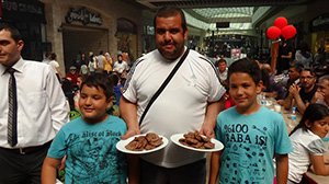 3 DAKİKADA 28 KÖFTE YEDİ