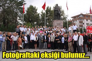 AİLE FOTOĞRAFINDA BİR KİŞİ EKSİK?