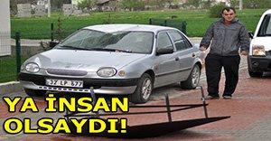BİNANIN BACASI OTOMOBİLİN ÜZERİNE DÜŞTÜ