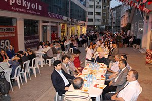 BOLU'DA 500 KİŞİLİK İFTAR SOFRASI KURULDU!