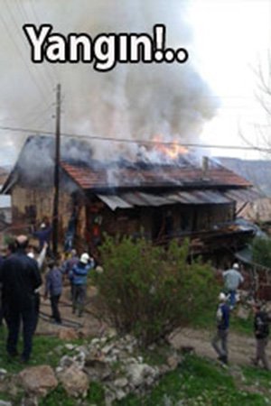 ÇIKAN YANGINDAN BİR EV KULLANILMAZ HALE GELDİ
