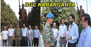 GAZETECİLER KARARGAHA ÇIKARTMA YAPTI