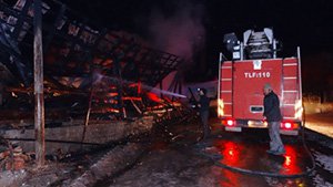 GECE YARISI ÇIKAN YANGIN KORKUTTU!