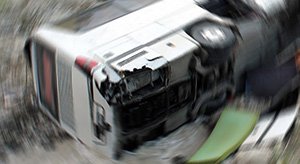 NİŞAN DÖNÜŞÜ KAZA: 17 YARALI!