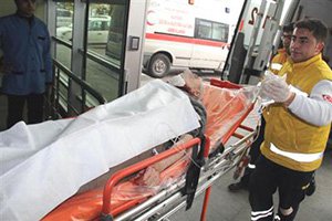 TRAŞ BIÇAĞIYLA BOĞAZINI VE CİNSEL ORGANINI KESTİ