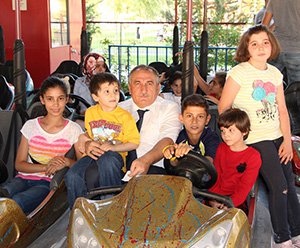 VEFALI BAŞKAN YETİM VE ÖKSÜZLERİ UNUTMADI