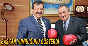 BAŞKAN ELDİVENLERİ ELİNE GEÇİRDİ...