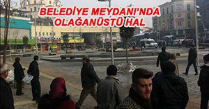 BELEDİYE MEYDANI'NDA BOMBA PANİĞİ