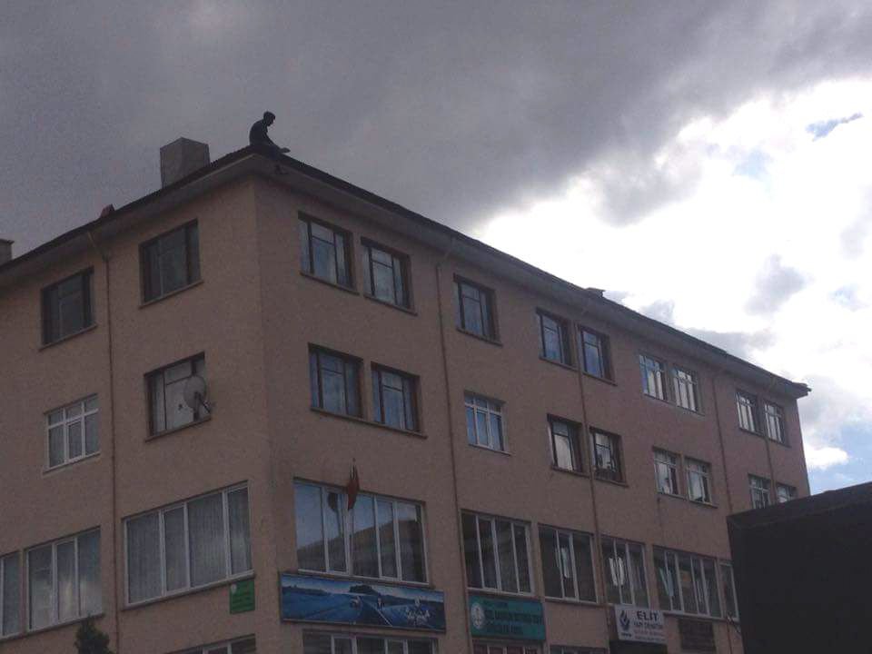 BAŞKAN İŞÇİNİN CANINI KURTARDI!