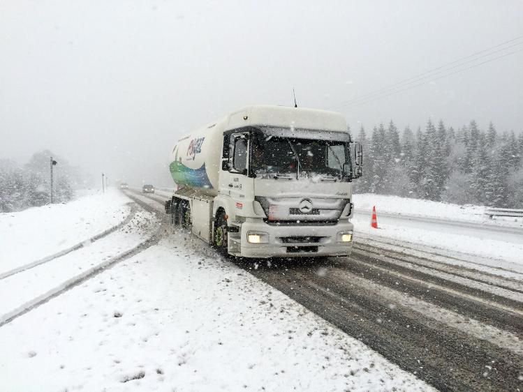 BOLU DAĞI'NDA YOĞUN KAR YAĞIŞI!