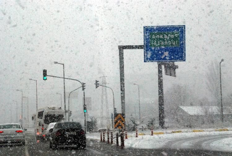 BOLU DAĞI'NDA YOĞUN KAR YAĞIŞI!