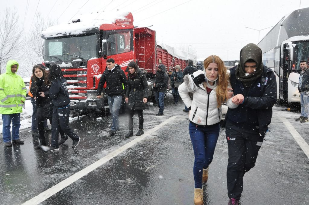 YARALI VATANDAŞLARA İLK MÜDAHALEYİ ONLAR YAPTI