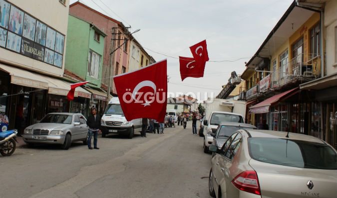 DÖRTDİVAN BAYRAKLARLA DONATILDI!