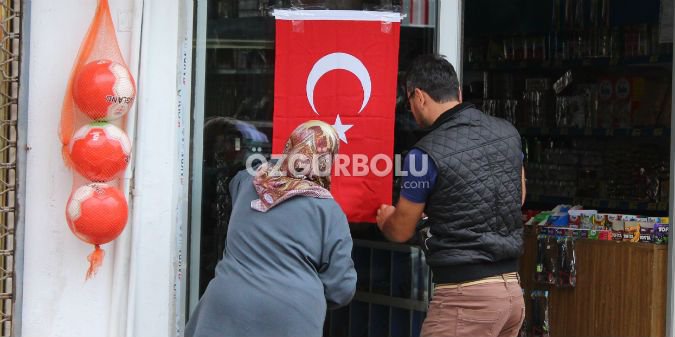 DÖRTDİVAN BAYRAKLARLA DONATILDI!