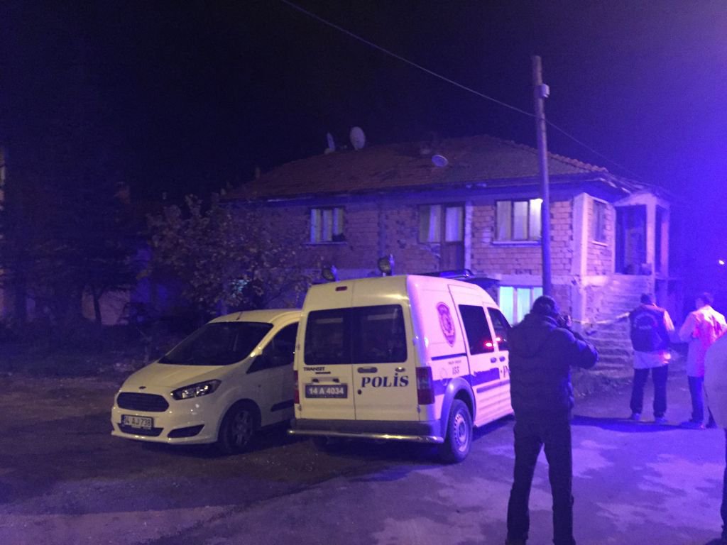 EVİNDE ÖLÜ BULUNDU