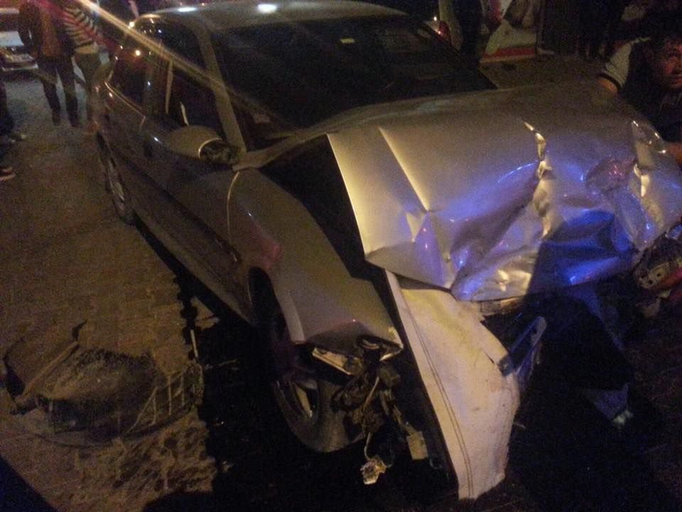 MARKETİN CAMINDAN İÇERİYE GİRDİ