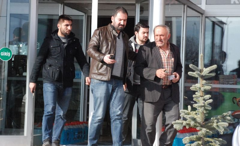 OTOBÜS MOLA VERDİ, GARSONLAR KURTARDI!