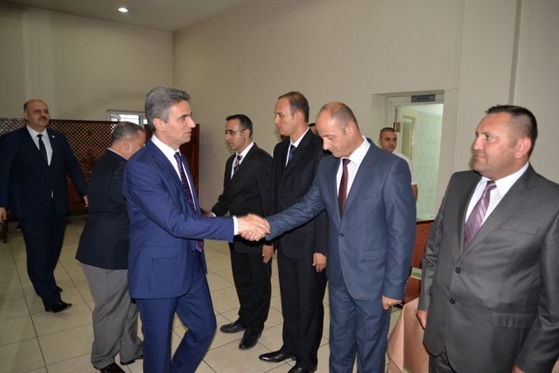 PROTOKOL ASKER VE POLİSLERLE BAYRAMLAŞTI