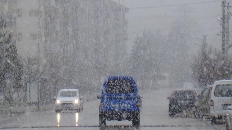 ŞEHİR BEYAZLARA BÜRÜNDÜ!