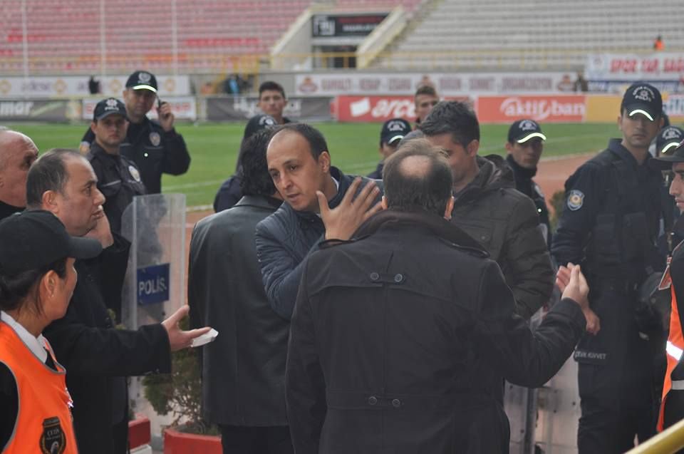 STADYUMDA GERGİN ANLAR