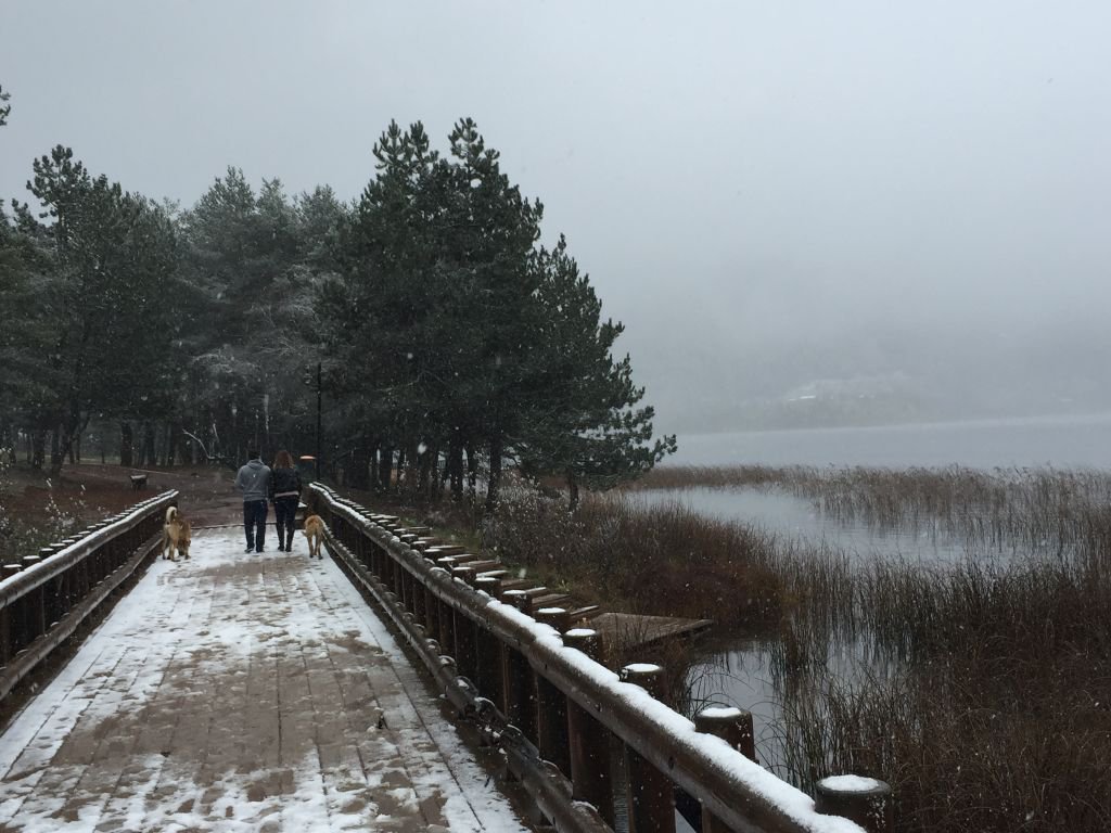 ABANT BEYAZ GELİNLİĞİNİ GİYDİ