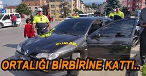 EHLİYETSİZ SÜRÜCÜ ORTALIĞI BİRBİRİNE KATTI...