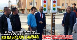 O KAVŞAĞA TRAFİK IŞIĞI TAKILIYOR