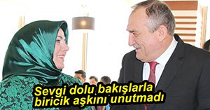 ROMANTİK BAŞKAN EŞİNİ UNUTMADI