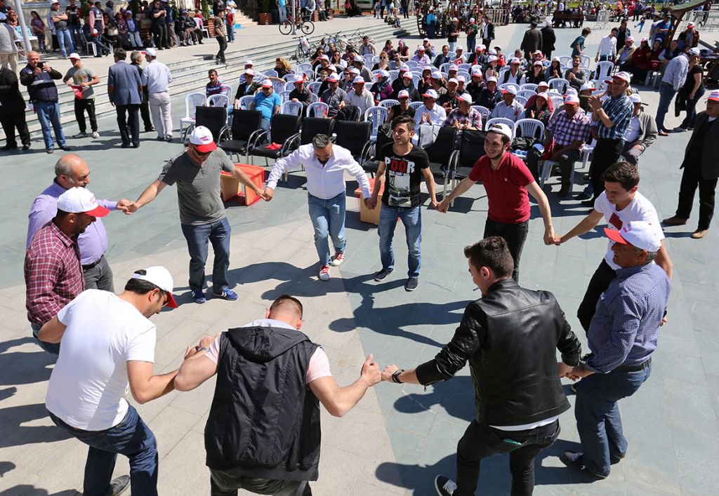 1 MAYIS BÖYLE KUTLANIR....