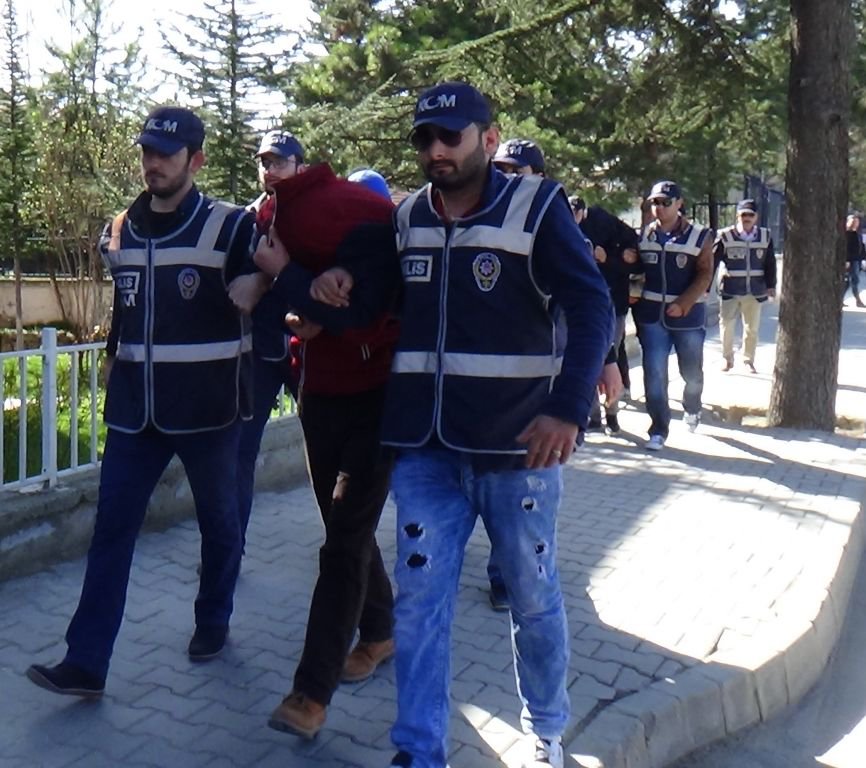 10 KİŞİDEN 6'SI ADLİYEYE SEVK EDİLDİ